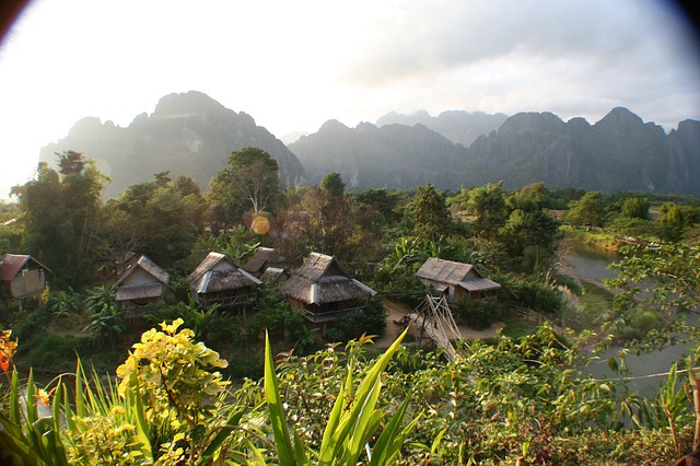 domky v Laosu