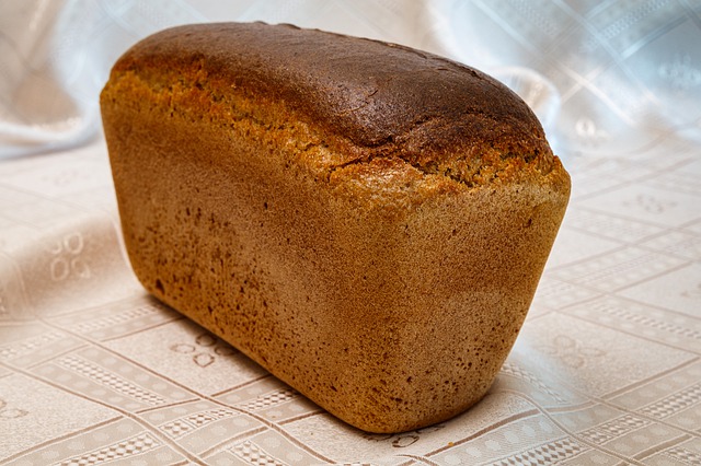 chleba z domácí pekárny