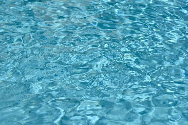 termální voda v bazénu